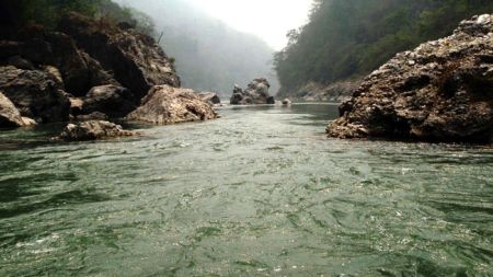 त्रिशूलीमा बेपत्ता ट्यांकर भेटियाे, चालक मृत