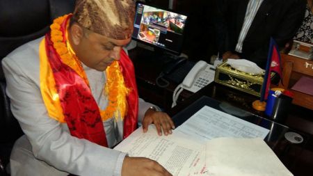 मदिरा नियन्त्रणको लागि गगन थापाले ल्याउने भए यस्तो नीति