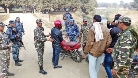 सीमावर्ती क्षेत्रमा चोरी शिकारीलाई निरुत्साहित गर्न संयुक्त गस्ती हुने