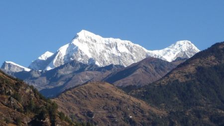 पर्यटकको केन्द्रबिन्दु बन्दै पत्ताले डाँडो