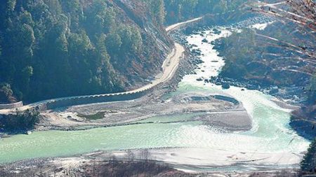 संखुवासभामा बरुण नदीले अरुण नदी रोकिदियो, ३ किमीको बाँध नै बन्यो