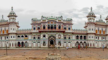 जनकपुरका मठमन्दिरको जग्गा पुजारीकै संलग्नतामा बेचिँदै