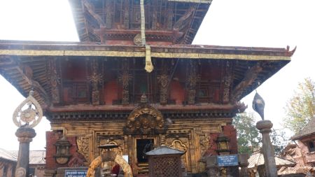 चन्दा उठाएर मन्दिर निर्माण