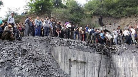 इरानको कोइलाखानीमा पहिरो २१ को मृत्यु ७० घाइते