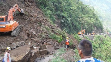 तोपेखोलामा पहिलो जाँदा मुग्लिन नारायणगढ खडकखण्डट अवरुद्ध