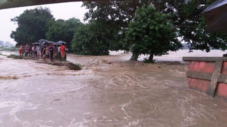 पश्चिम तटबन्ध भत्किँदा बस्ती जलमग्न