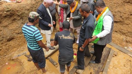 केपी ओली पुगे मन्दिरको शिलान्यासमा !