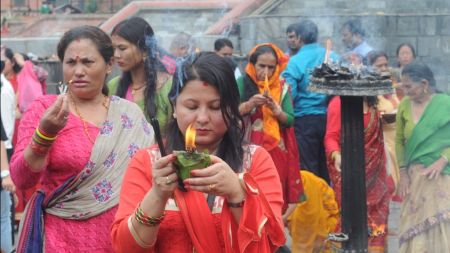 साउनको पहिलो सोमबारः पशुपतिनाथमा डेढ लाख भक्तजन