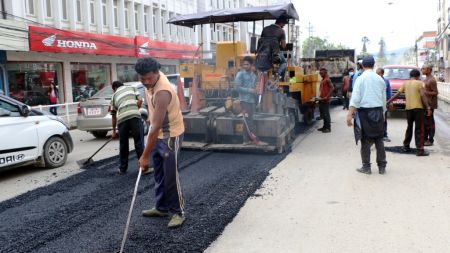 खाल्डाखुल्डी पुर्दैै सडक विभागका कामदार (फोटोफिचर)