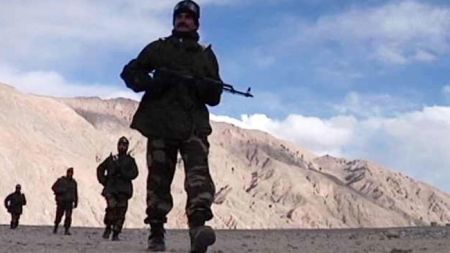 सुरु भयो डोक्लाम नजिकै चीन र भारतका सेनाबीच झडप, चिनियाँ सैनिकले ढुंगा हानेपछि झडप भएको भारतको दाबी