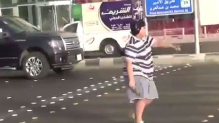 सडकमा नाचेको भन्दै एक किशोर गिरफ्तार