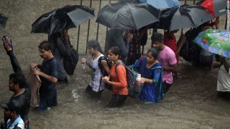 भारी बर्षाबाट मुम्बईमा पाँचको मृत्यु