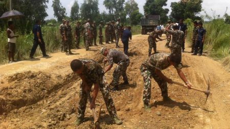 नेपाली सेनाद्वारा सडक मर्मतः निर्वाचन तथा दशैंलाई लक्षित गरि प्रेस नोट जारी