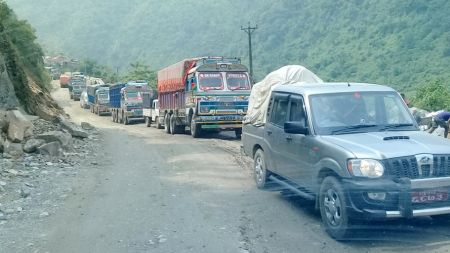 भोलीबाट नारायणगढ मुग्लिन सडक चौविसै घण्टा खुल्ने