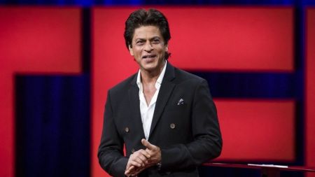 ५२ औं जन्मदिन मनाइरहँदा शाहरुख खानको मोबाइल र पर्स चोरी