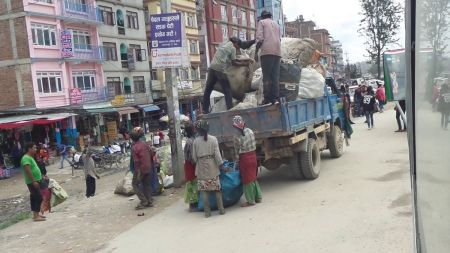 कवाडी बटुल्ने भारतीयहरु करोडौँको नेपाली पूँजी भारत लैजान्छन्