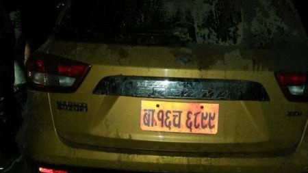 एमाले उम्मेदवार रतन थापाको निजी जिपमा आगजनी