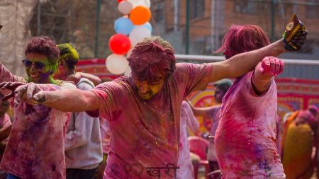 हाेलीमा अमर्यादित क्रियाकलाप गर्नेविरूद्ध मुद्दा