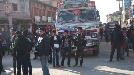 एसर्इर्इ केन्द्र सारेकाे भन्दै चक्काजाम