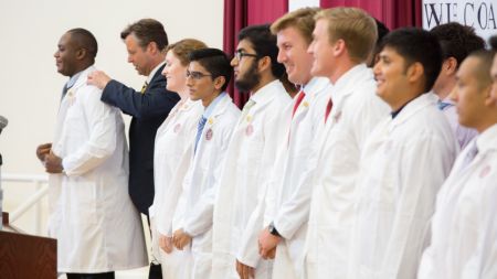 तलब बढी भएकाे भन्दै डाक्टरहरू विराेधमा