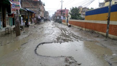 सडकप्रति स्थानीयकाे माेह, सडक नबनेसम्म यातायात चल्न नदिइने