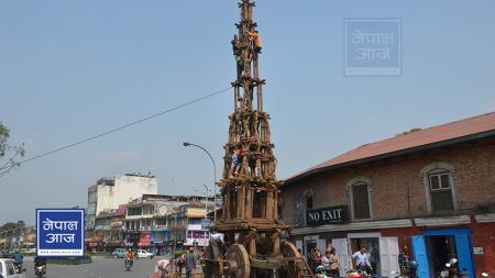 २३ तस्बिरमा  हेर्नुहोस् निर्माणाधीन सेतो मच्छिन्द्रनाथको रथ