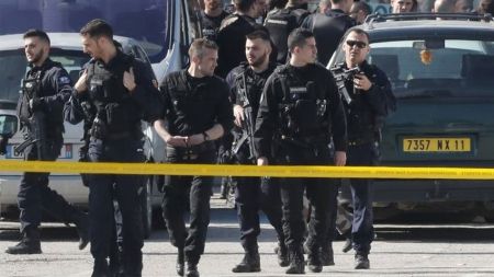 तीन जना मारेका अातंकवादी बन्दुकधारीकाे सुरक्षा कारबाहीमा मृत्यु