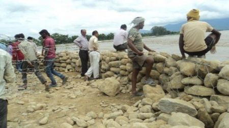 भारतले बनाउँदै गरेको बाँधका कारण  ६० हजार नेपाली विस्थापित हुने खतरा