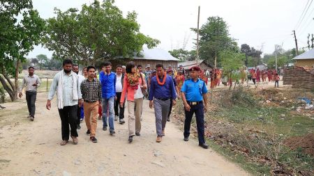 चिनियाँ राजदूतले गरिन् भारतीय सीमा नजिकका मुसहर बस्तीको अनुगमन (तस्विरसहित)