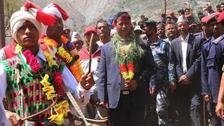 ढुंगालार्इ तराईमा बेचेर प्रदेश समृद्व बनाउनेछाैंः मुख्यमन्त्री शाही