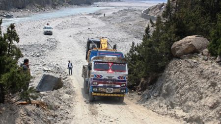 कुहुँको महभीरमा सडक पुग्यो