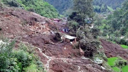 पहिरोमा परी एकै घरका तीनको मृत्यु