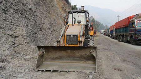 पहिराेले अवरुद्ध हेटौंडा-काठमाडौं सडक सञ्चालनमा