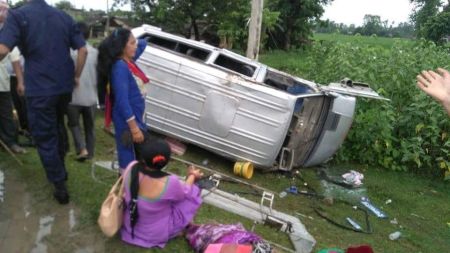 कैलालीको गुलरामा माईक्रोबस दुर्घटना, एकको मृत्यु, ११ जना घाईते