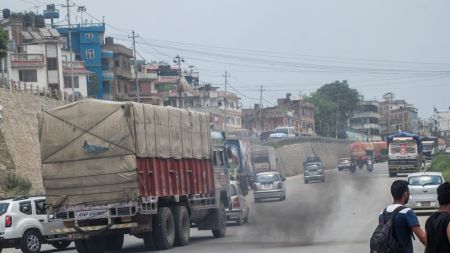 शुक्रबारबाट धुवाँ फाल्ने गाडी चलाउन राेक