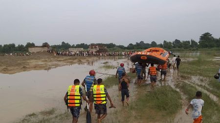 डुंगा दुर्घटनामा परेका मध्ये २२ जनाको उद्धार, १५ जना पौडेर बाँचे