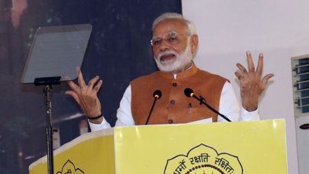 मोदीले व्यक्तिगत रूपमा दिए कुम्भ सफाइ मजदुरलाई २१ लाख