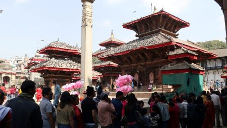 आज विजयादशमी: मान्यजनबाट टीका-जमरा ग्रहण गरी मनाइँदै, टीकाको साइत ९:५१ बजे उत्तम