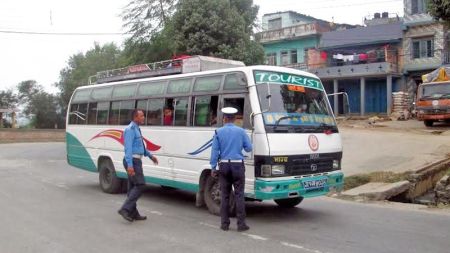 बढी भाडा लिएकोले सवारी साधन कारवाहीमा