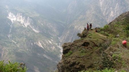 अछाममा भीरबाट खसेर किशोरीको मृत्यु