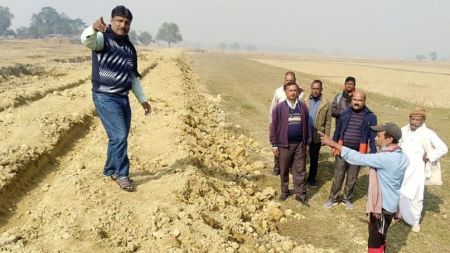 टनकपुर बाँध पूर्वपट्टिको सडक कालोपत्रे हुँदै