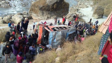 पर्वत बस दुर्घटनाः मृतकको संख्या ४ पुग्यो (अपडेट)