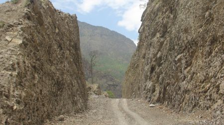 मुस्ताङलाई राष्ट्रिय राजमार्गसँग जोड्ने सडक दैनिक ७ घण्टा बन्द