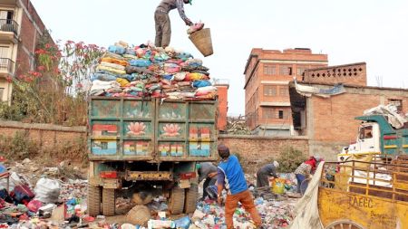 काठमाडौँ महानगरपालिकाले अब हप्ताको चारदिन मात्रै फोहोर उठाउने