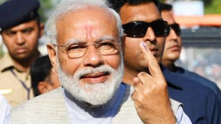 मतदानपछि नरेन्द्र मोदीको तस्वीर भाइरल