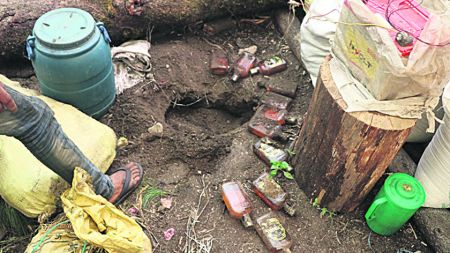 १५ वटा मदिरा बनाउने मेसिनसहित १४ जना पक्राउ