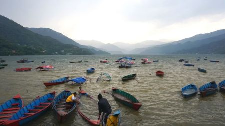 फेवातालमा डरलाग्दो छाल, ५० बढी डुंगा डुबे