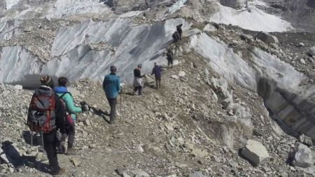 कैलाश मानसरोवर दर्शनका लागि हिँडेका २० भारतीय तीर्थयात्री पास नपाएर फिर्ता