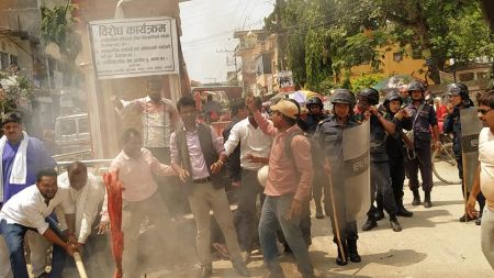 सप्तरीमा मैनालीको पुतला दहन