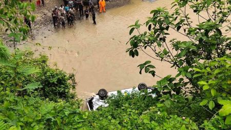 काठमाडौं जाँदै गरेको माइक्रो दुर्घटना हुँदा १२ जना घाइते